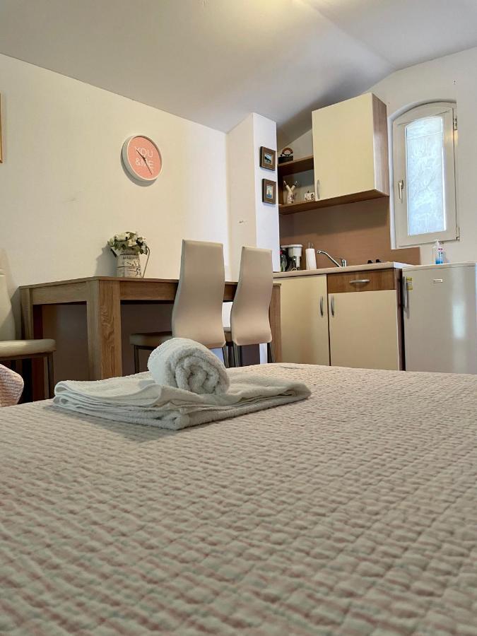 Studio Apartmani Kremic Karlobag Extérieur photo